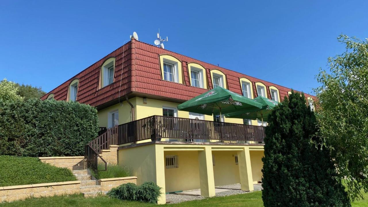 Penzion Kamejk Kamyk nad Vltavou Екстериор снимка
